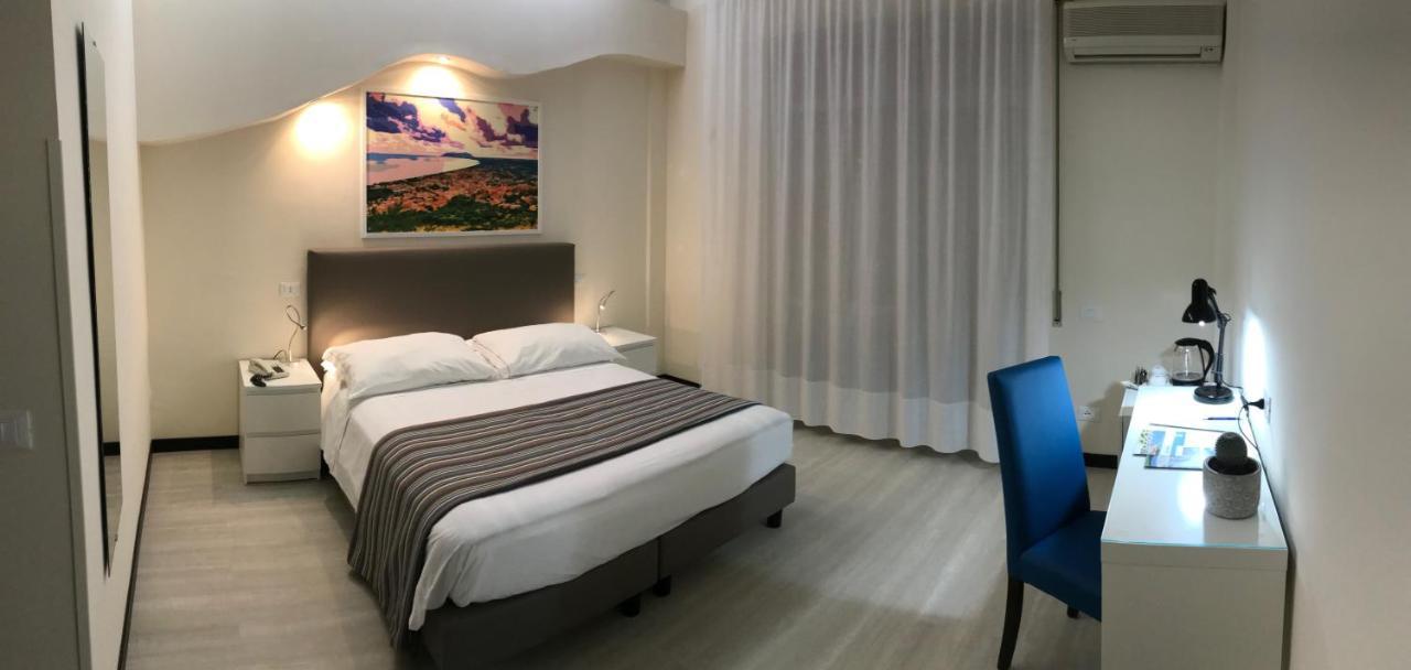 Hotel River Palace Terracina Eksteriør bilde