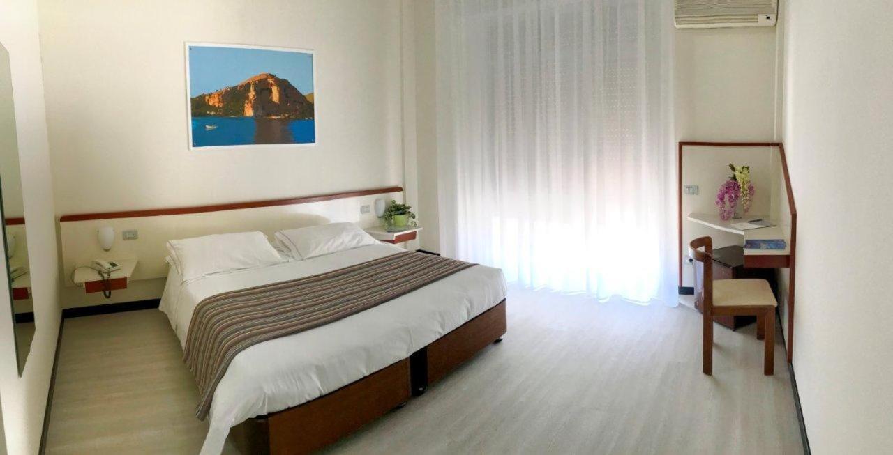 Hotel River Palace Terracina Eksteriør bilde